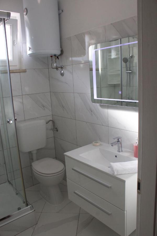 Apartmani Bauk Pucisca Exterior photo