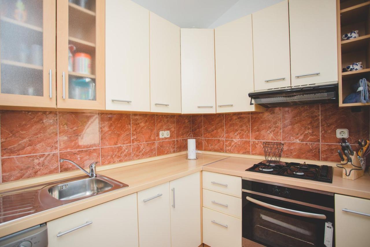 Apartmani Bauk Pucisca Exterior photo