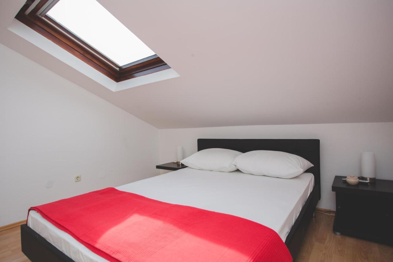 Apartmani Bauk Pucisca Exterior photo